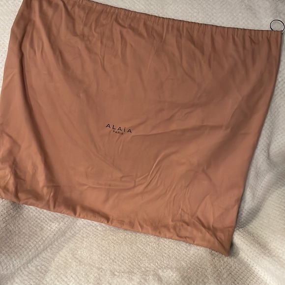 ALAÏA large Mina laser-cut tote bag beach bag - Picture 10 of 10